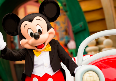 Disney celebra los 90 años de Mickey Mouse en todo el planeta