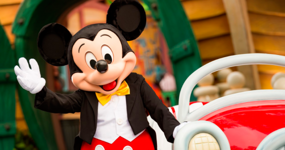Disney celebra los 90 años de Mickey Mouse en todo el planeta