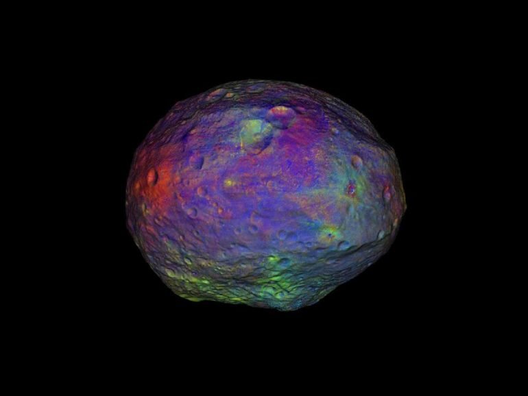 El asteroide Vesta a todo color