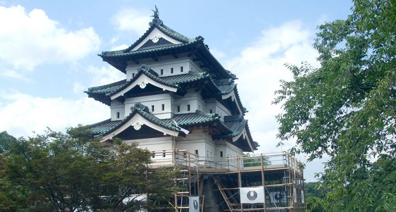 El castillo de Hirosaki se muda