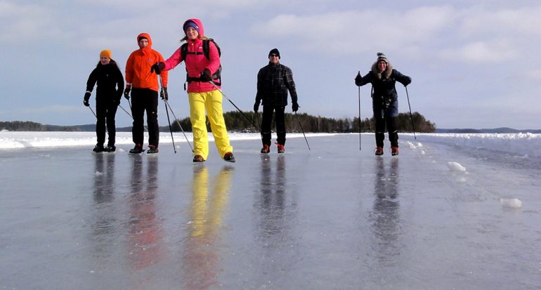 En la pista de hielo natural más larga de Finlandia