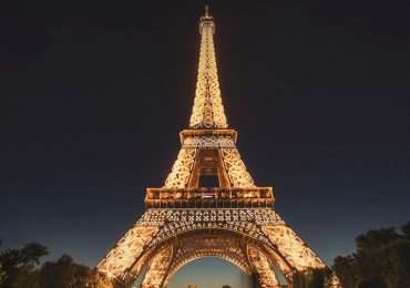 Fotografiar la Torre Eiffel de noche "está prohibido"