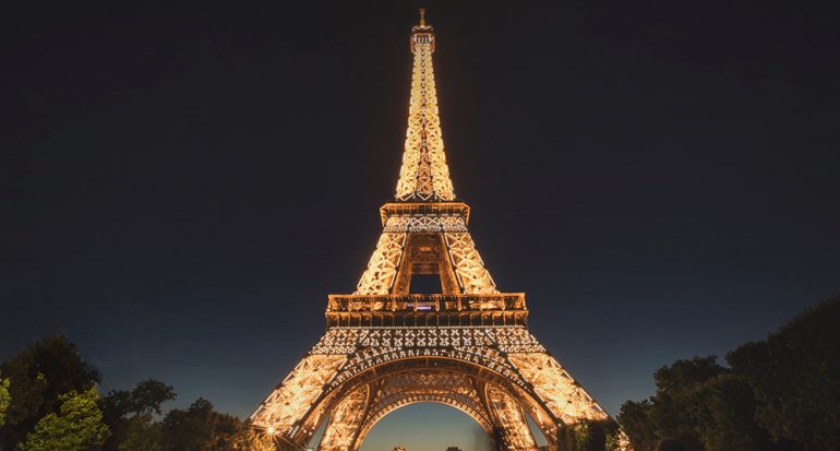 Fotografiar la Torre Eiffel de noche "está prohibido"