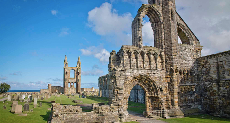 La Catedral más grande de Escocia termina en ruinas