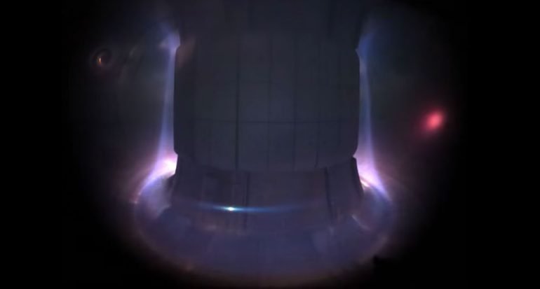Mira el hipnótico y colorido funcionamiento del reactor Tokamak