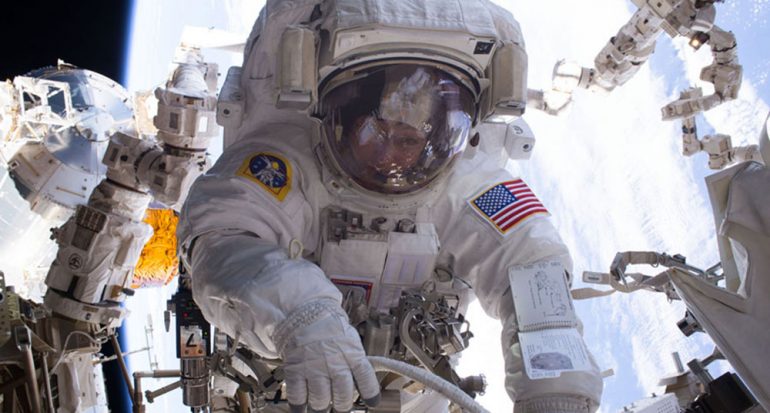NASA transmite caminata espacial en la Estación Espacial Internacional