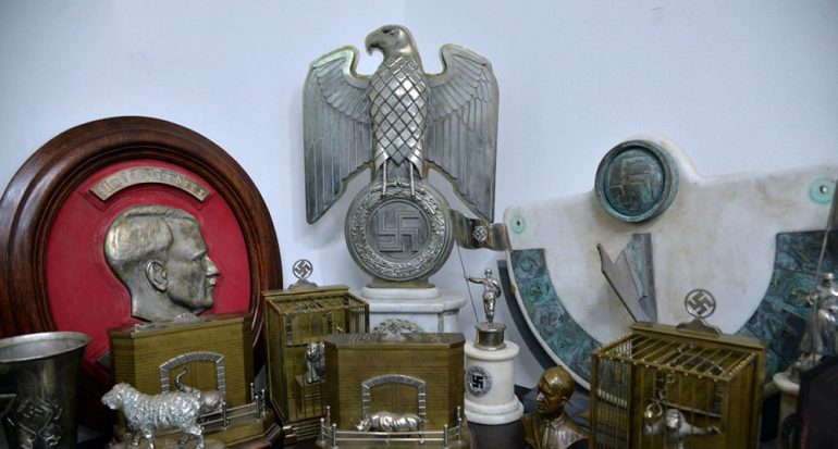 Objetos nazis aparecieron en una habitación secreta en Argentina