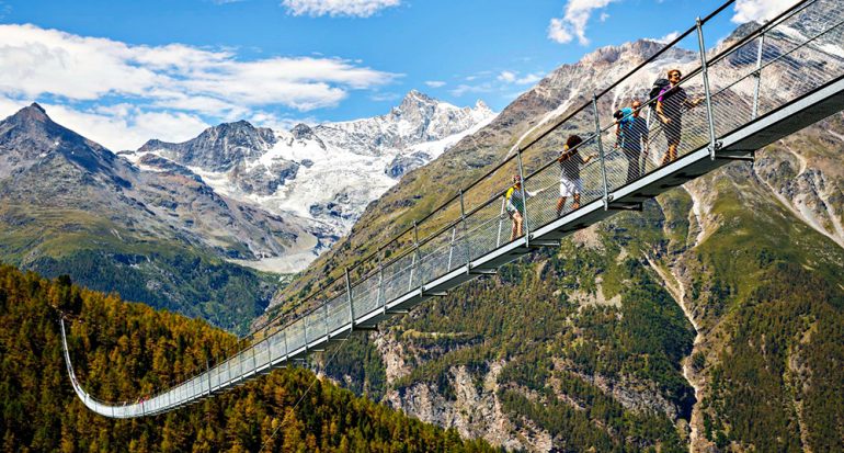 Suiza inaugura el puente peatonal más grande del mundo