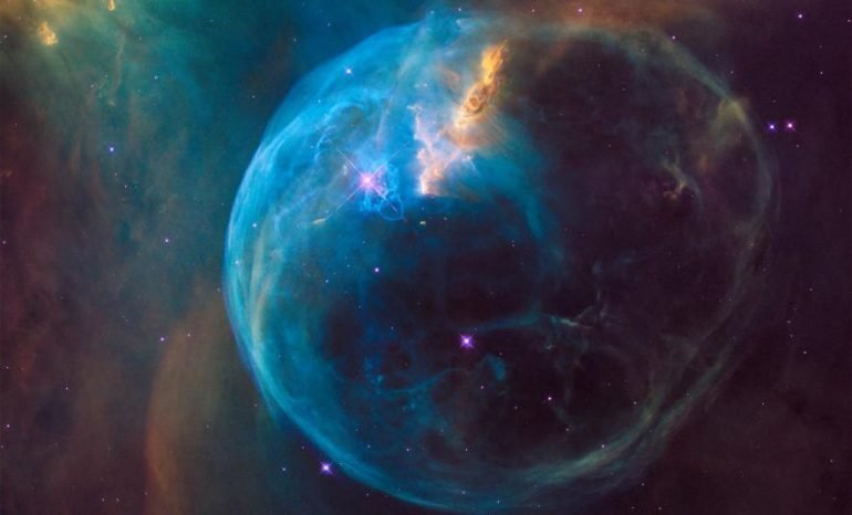 Telescopio Hubble comparte una burbuja color caramelo por su cumpleaños