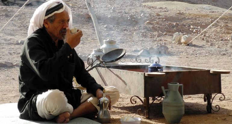 Tomando café con los beduinos de Jordania