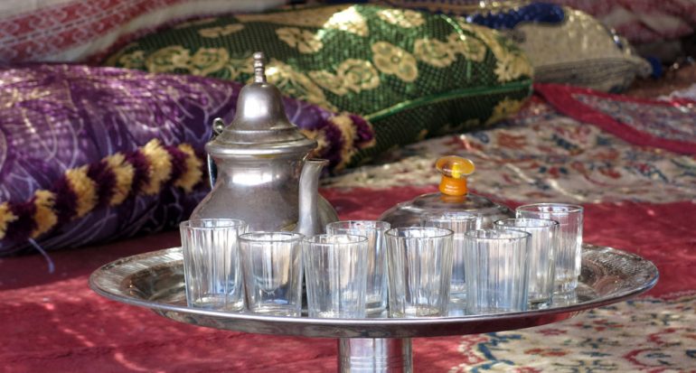 Té con los nómadas en el desierto de Marruecos