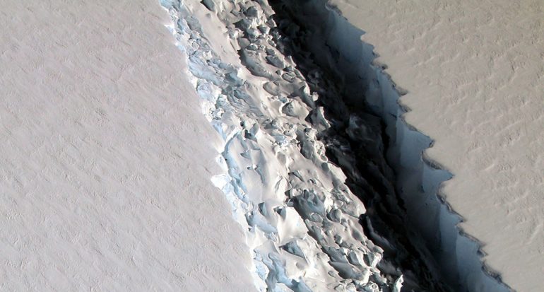 Un iceberg gigantesco se desprendió en la Antártida