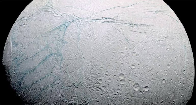 Un océano bajo el hielo de la luna saturnina Encélado