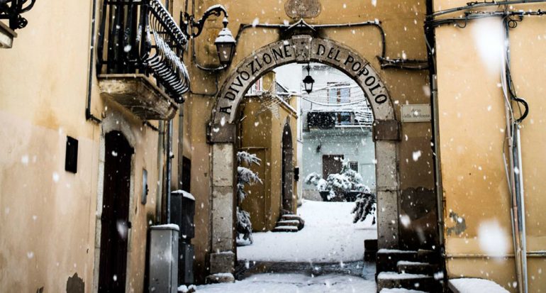 Visita esta ciudad con el callejón más angosto de Italia