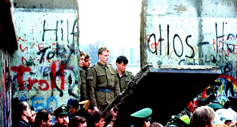 ¿Cuál fue el error que aceleró la caída del Muro de Berlín?