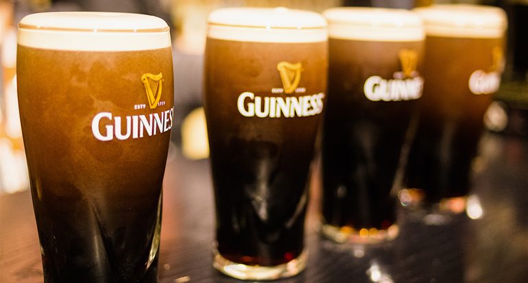 ¿En qué país surgió la cerveza Guinness?