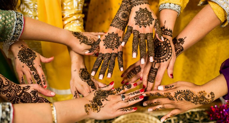 ¿Qué significan los tatuajes de henna de las novias indias?