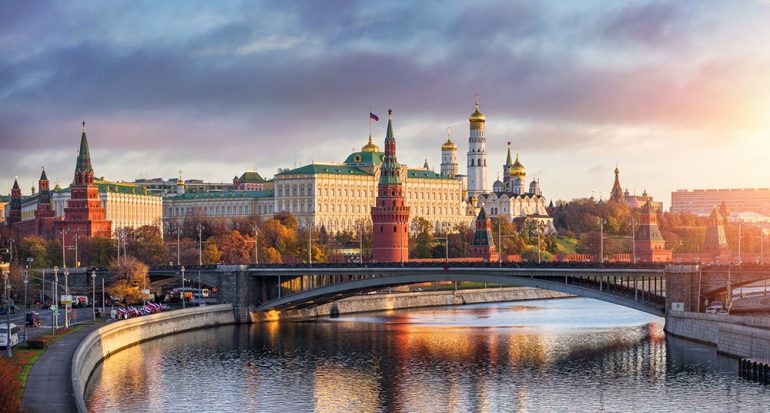 ¿Qué vacunas debo recibir para viajar a Rusia?