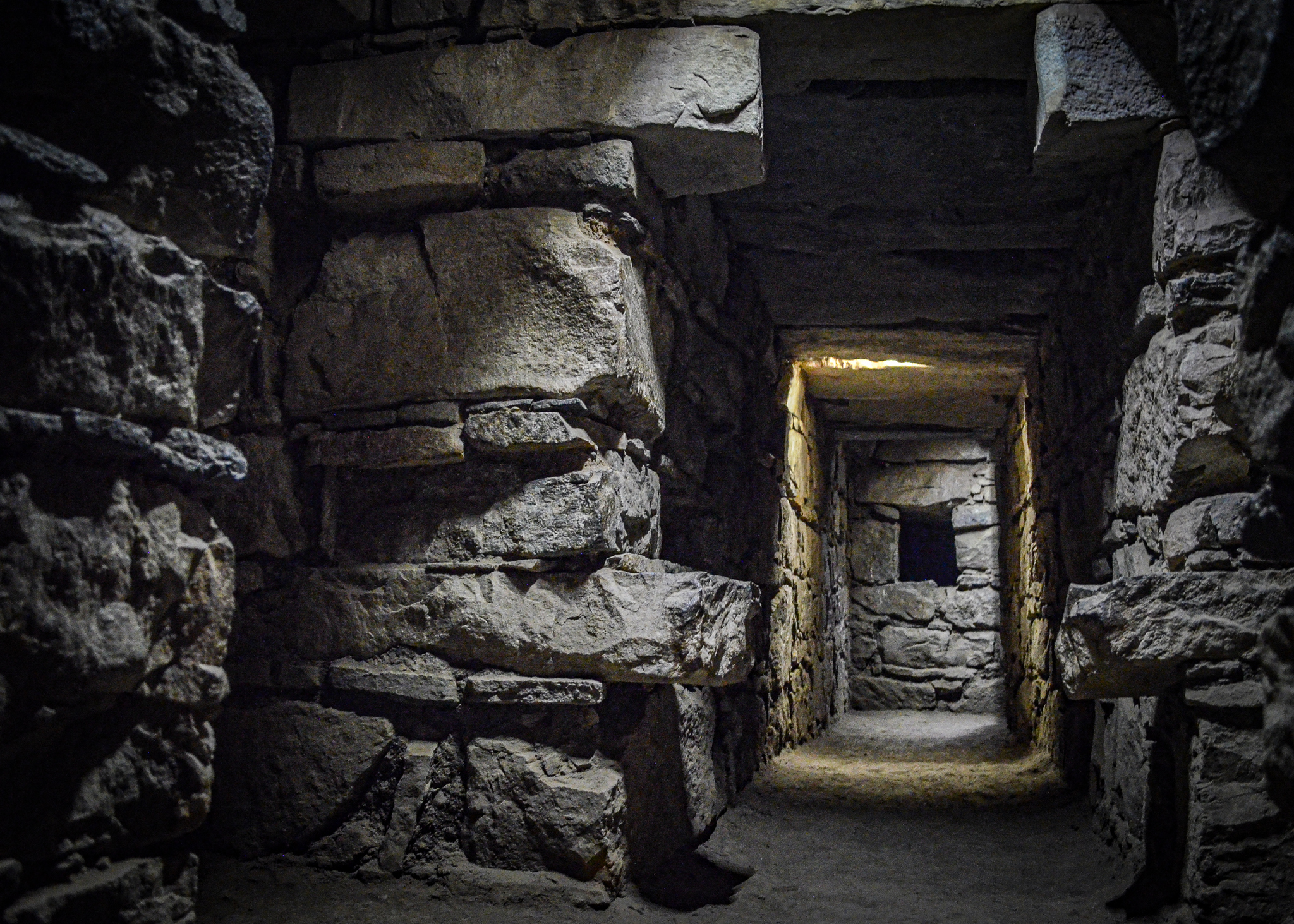 Túneles subterráneos dentro del templo principal de Chavin de Huantar