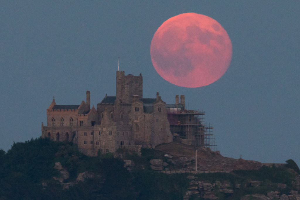 How, when and where to see Strawberry Moon 2022, first of summer