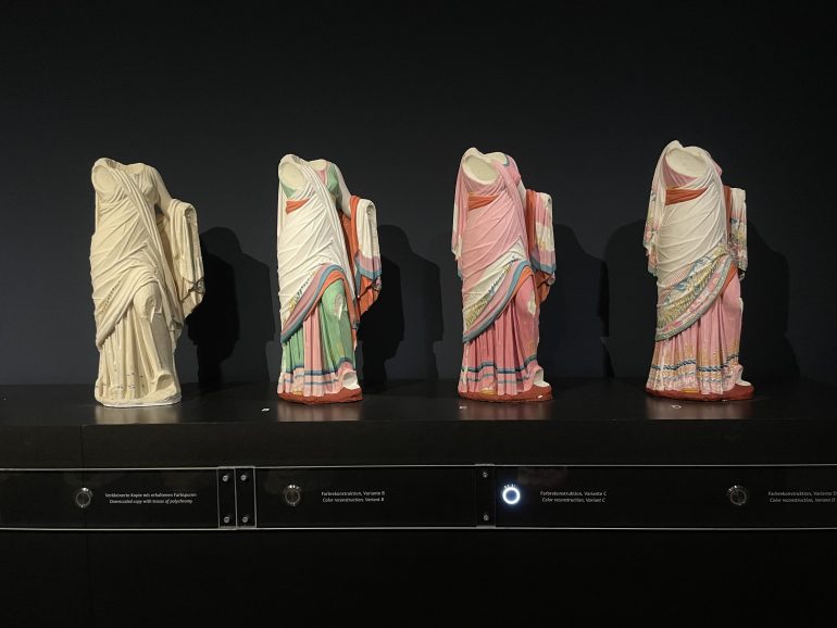 esculturas griegas coloreadas