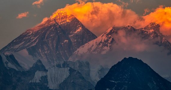 ¿Cómo se formó el monte Everest?