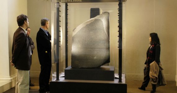 La piedra de Rosetta en el Museo Británico, Londres. / Getty Images