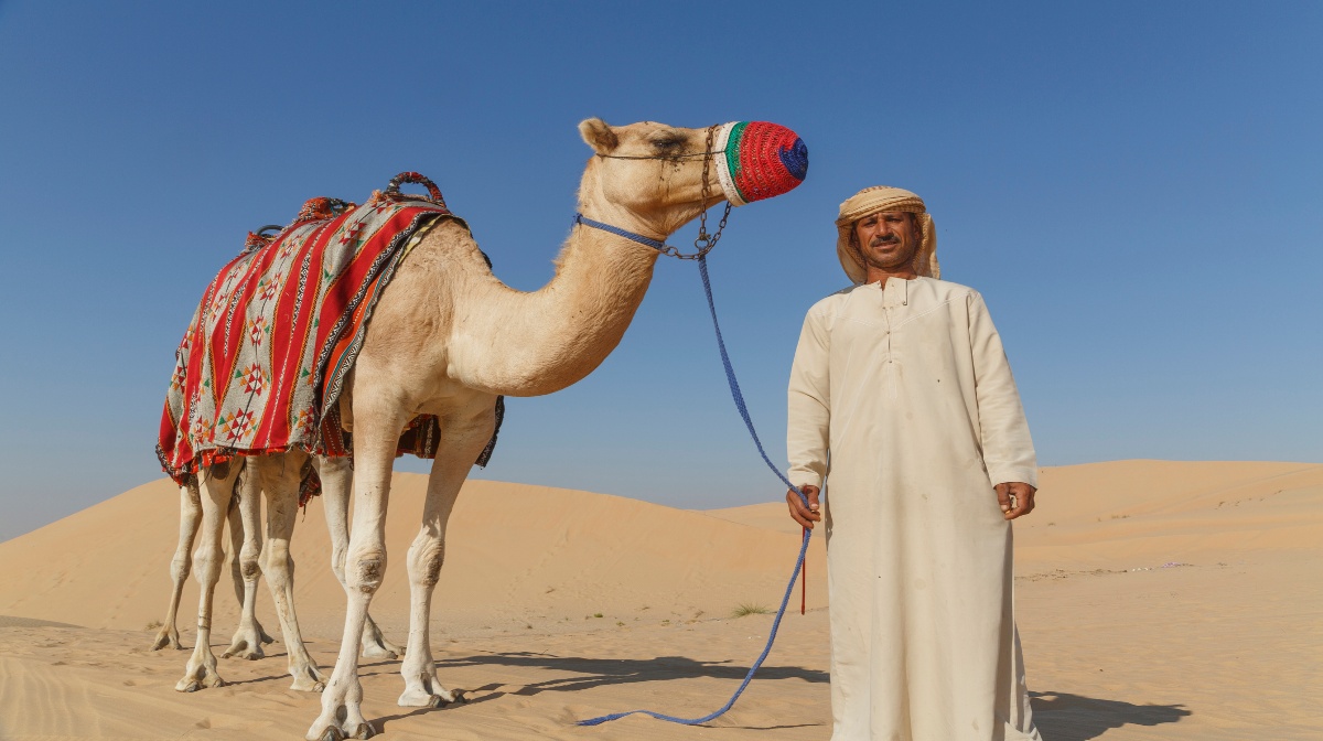 Túnicas en el desierto: qué revela esta vestimenta sobre los beduinos, la  última cultura nómada de Africa | National Geographic en Español