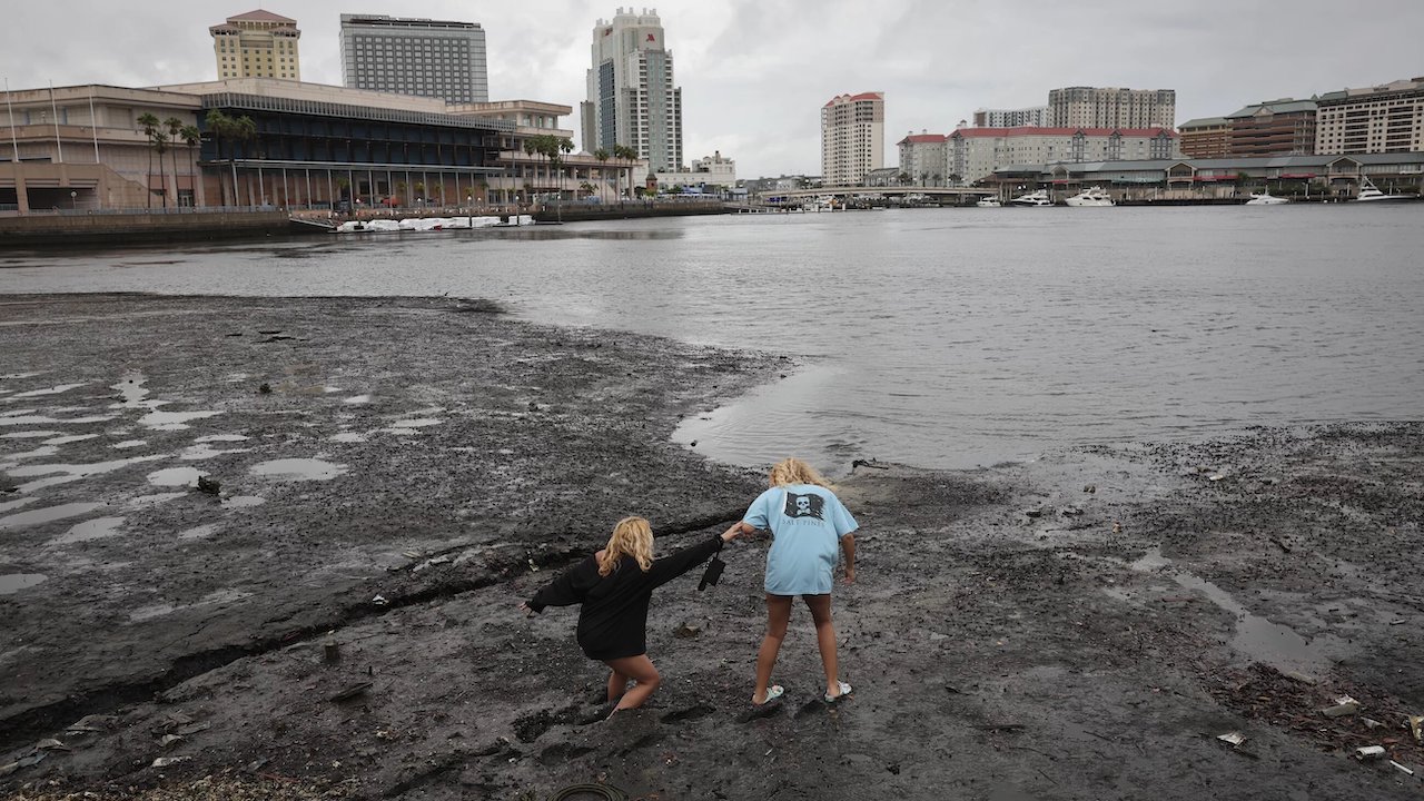 La intensidad del huracán Ian dejó a las playas de Florida sin agua de mar  | National Geographic en Español