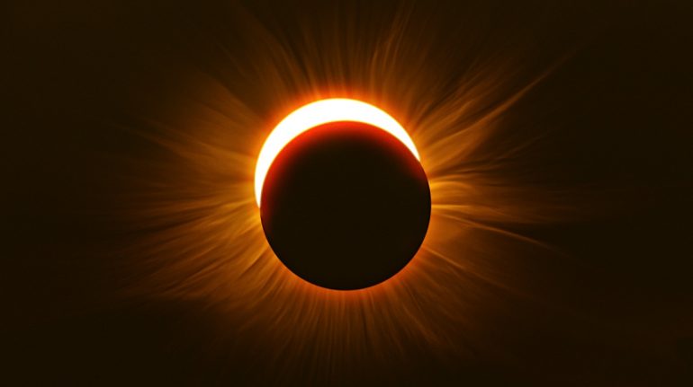 ¿Por qué son tan poco comunes los eclipses solares híbridos?