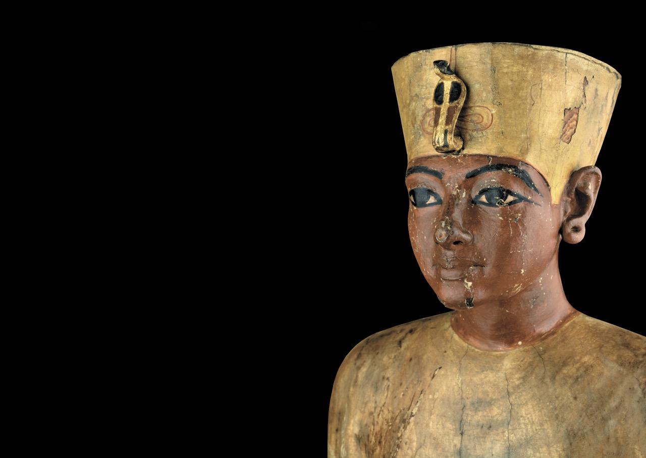 maldición de tutankamón estatua