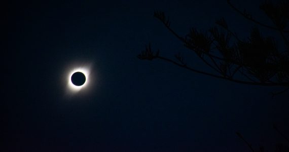 Qué pasa si ves un eclipse sin protección