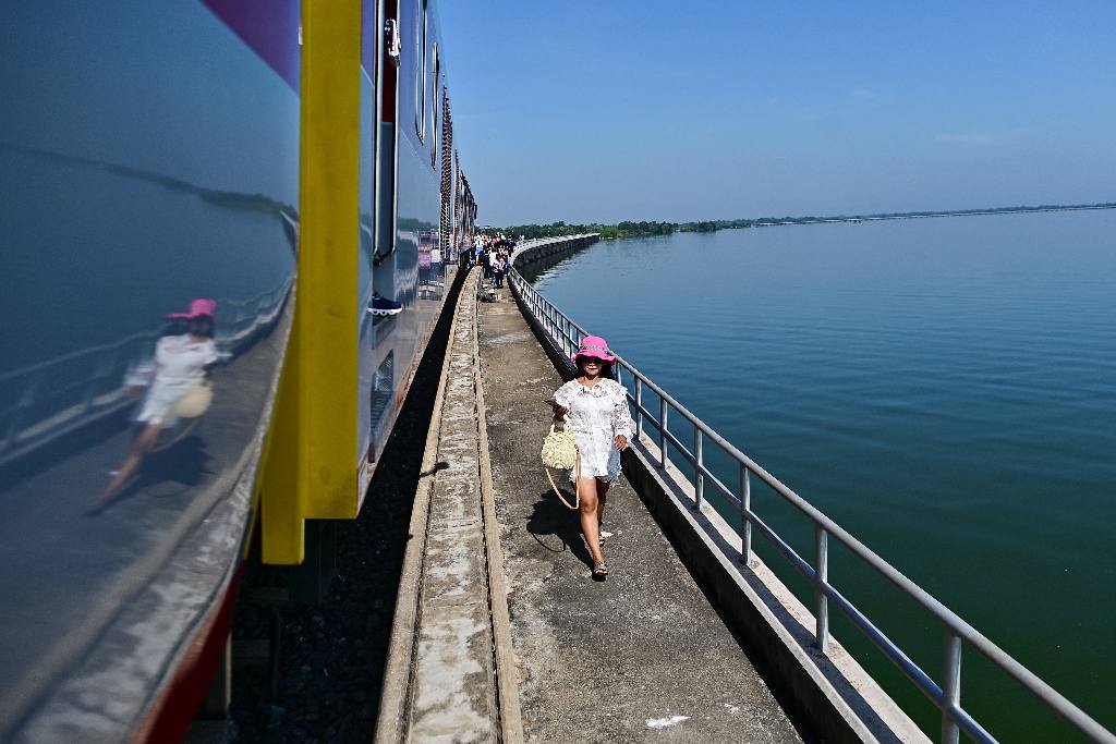 Tren flotante de Tailandia