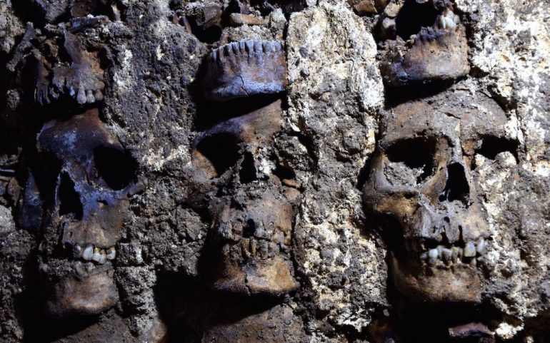 Huei Tzompantli, la gran torre mexica que apila más 600 cráneos