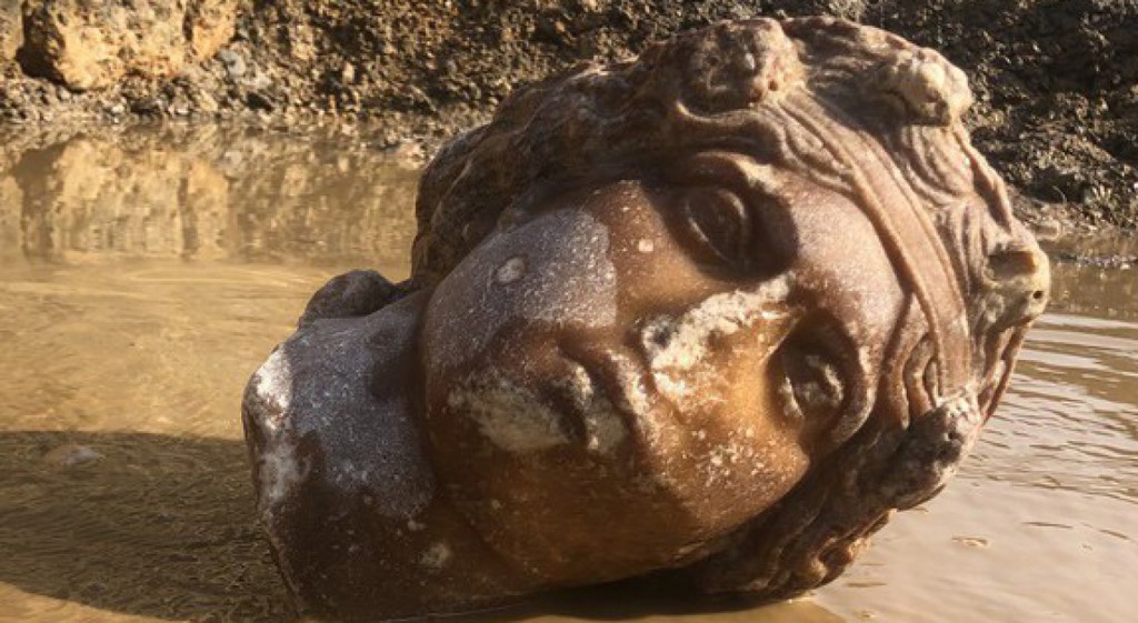 arqueologos-descubren-dos-asombrosas-cabezas-de-dionisio-y-afrodita