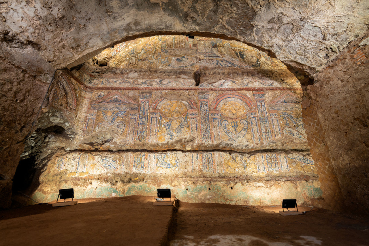 arqueologos-descubren-un-ostentoso-mosaico-cerca-del-foro-de-roma