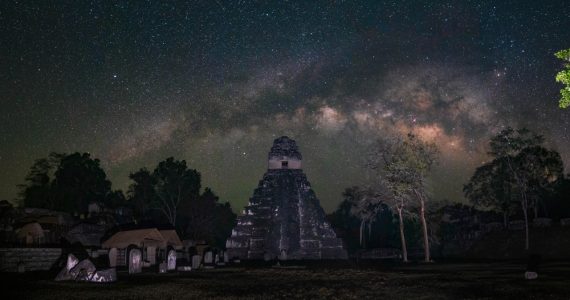 las-estrellas-de-tikal-asi-es-uno-de-los-observatorios-mas-importantes-del-mundo-maya