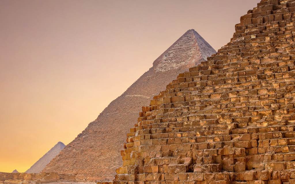Costado de la Gran Pirámide de Guiza