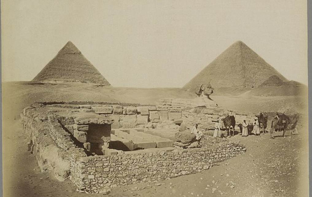 Antigua fotografía de las pirámides de Guiza