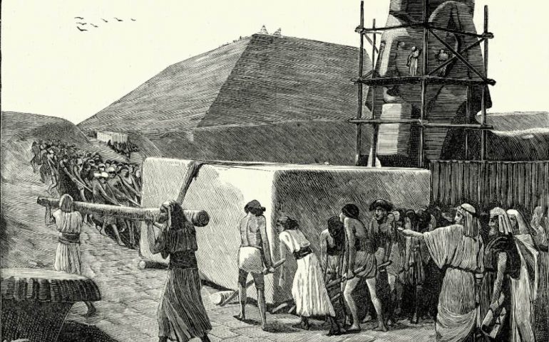 Antiguo grabado sobre la construcción de la Gran Pirámide de Egipto