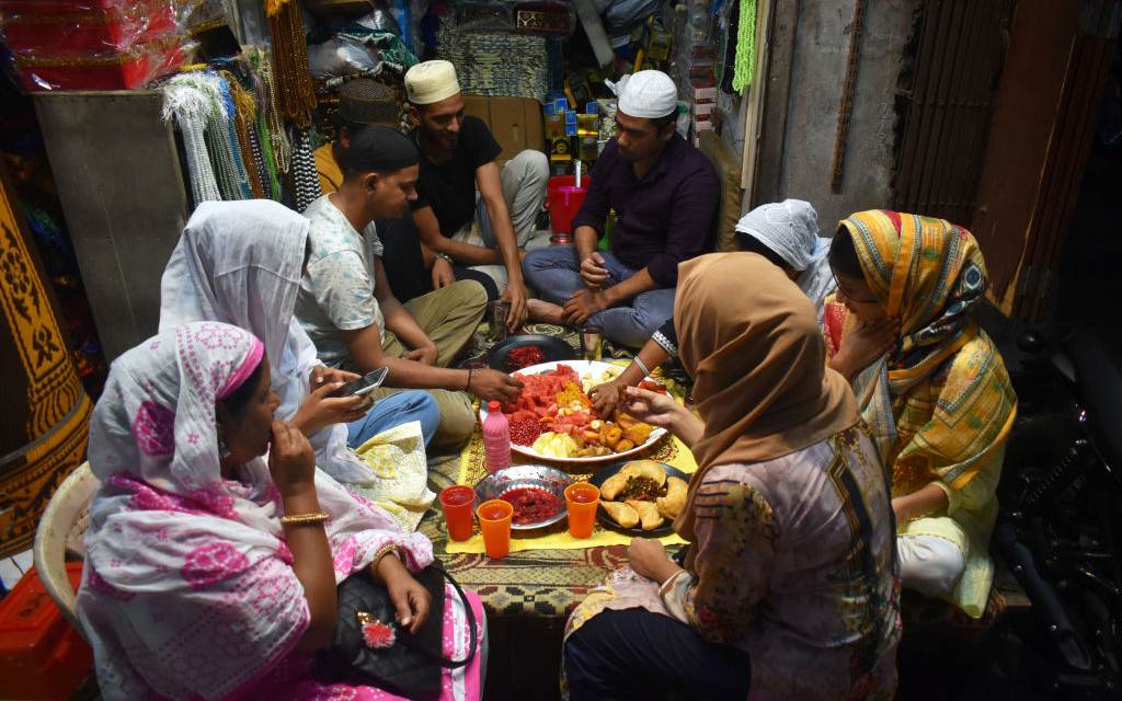 Comerciantes musulmanes en la India durate el Ramadán.