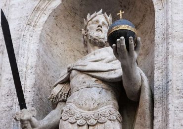 Carlomagno, el rey "iletrado" que fue coronado como emperador un día de Navidad