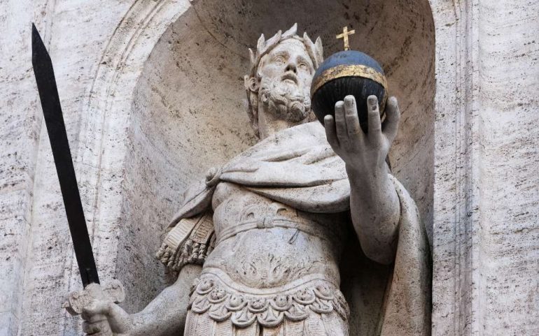 Carlomagno, el rey "iletrado" que fue coronado como emperador un día de Navidad