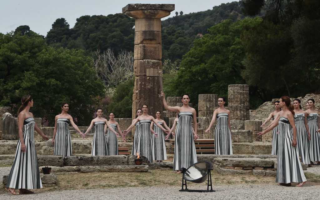 ceremonia del fuego olímpico en Olimpia, Grecia