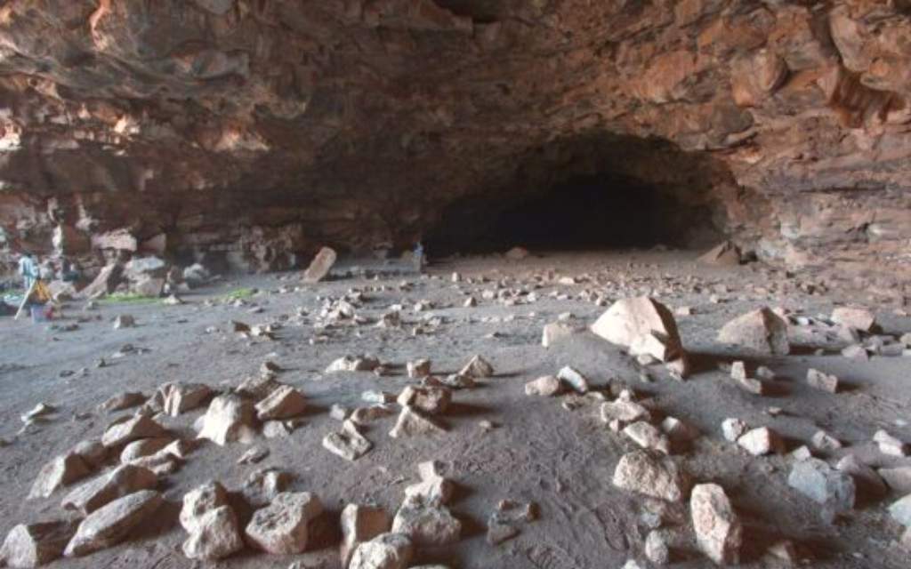Entrada a la cueva de Umm Jirsan
