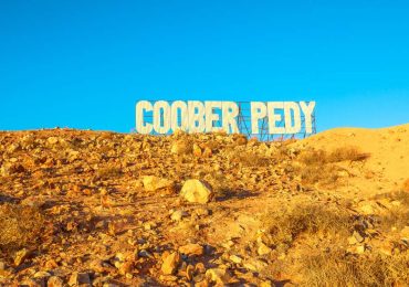 Coober Pedy, el pueblo australiano que decidió vivir bajo la tierra para sobrevivir al calor sofocante