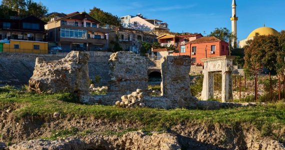 Desentierra una piscina de las élites romanas en una antigua villa en Albania