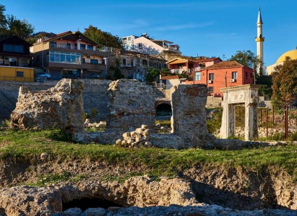 Desentierra una piscina de las élites romanas en una antigua villa en Albania